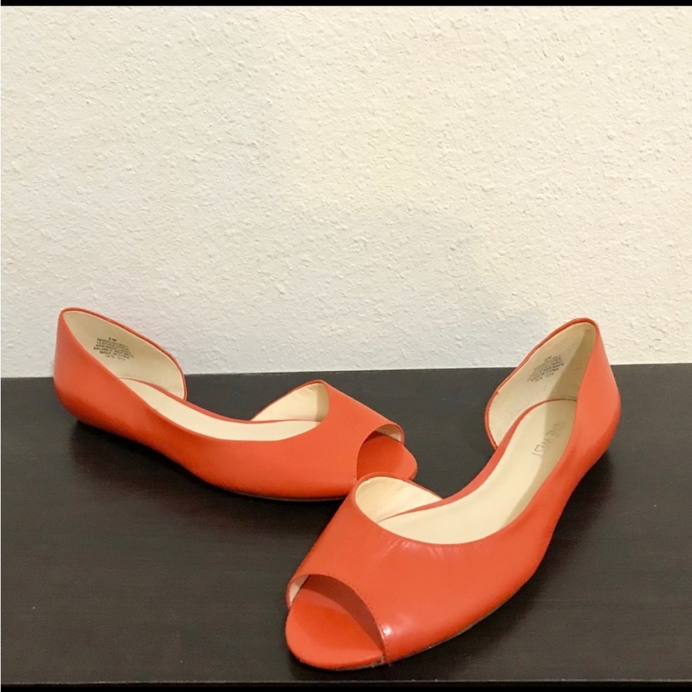 Size 8 flat sandals from Nine West